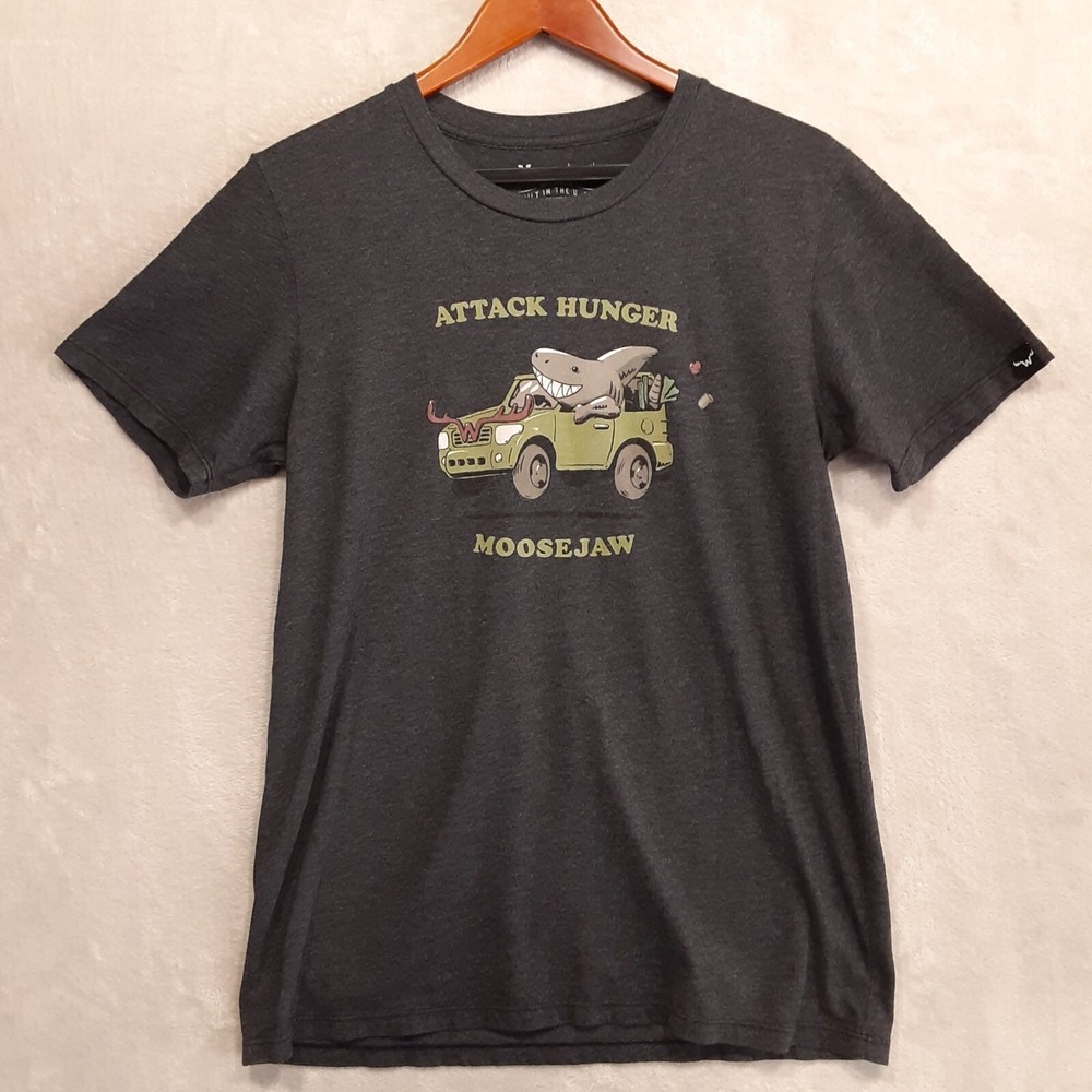Moosejaw Boys Graphic T-Shirt Sz.XL Regular Gray/Attack Hunger/Shark-Truck